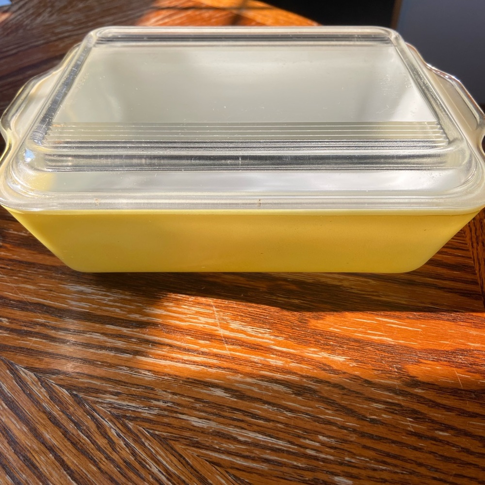 Pyrex Primary Yellow Refrigerator Dish with Clear Lid